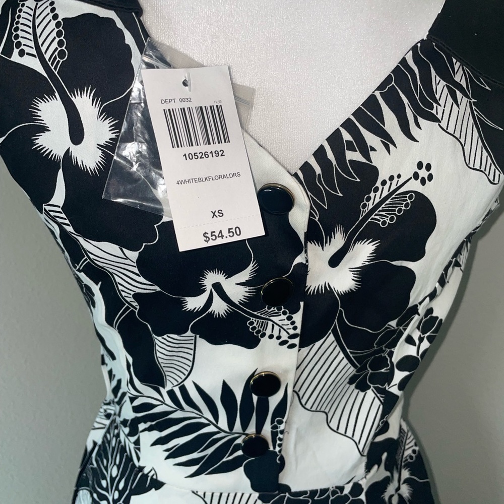 NWT Hearts & Roses Size XS Black and White floral dress - Picture 6 of 7